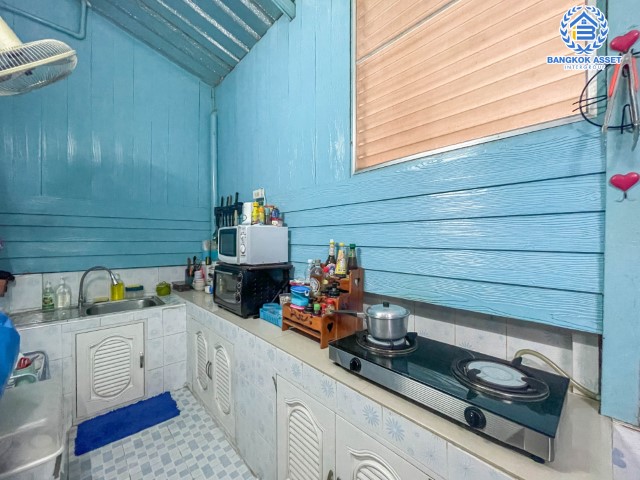 *****ทาวน์เฮ้าส์มือสองย่านกรุงเทพฯ ม.มณฑล8 เลียบคลองทวีวัฒนา เนื้อที่กว้างขวางถึง 22.5 ตร.ว. ฟังก์ชัน 3 ห้องนอน 2 ห้องน้ำ 1 ที่จอดรถ บ้านสภาพใหม่ พร้อมอยู่ บนทำเลดี เชื่อมต่อถ.เพชกษม, ถ.พุทธมณฑลสาย3, ถ.กาญจนาภิเษก ใกล้เดอะมอลล์บางแค และรถไฟฟ้าสายสีน้ำเงิน "สถานีหลักสอง" ราคาดีสุดในย่านนี้!